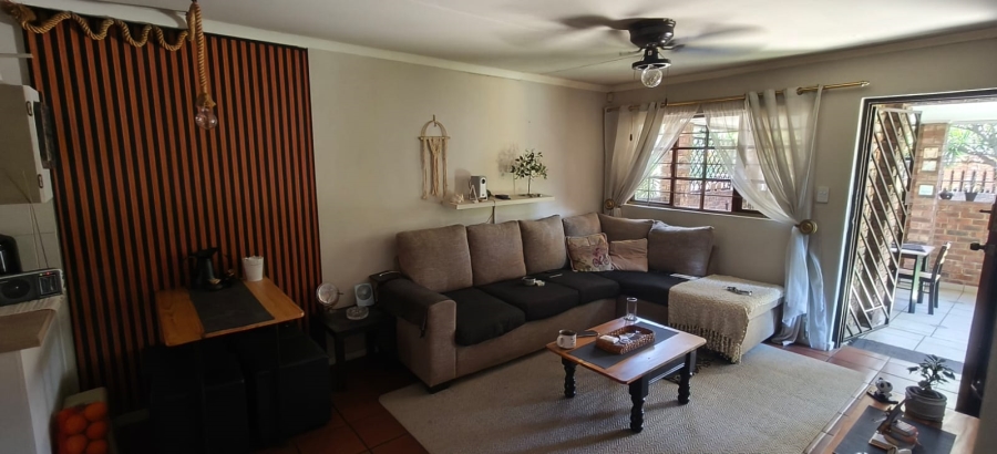 2 Bedroom Property for Sale in Geelhoutpark North West